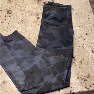 Beyond Yoga Lux Camo Leggings size M